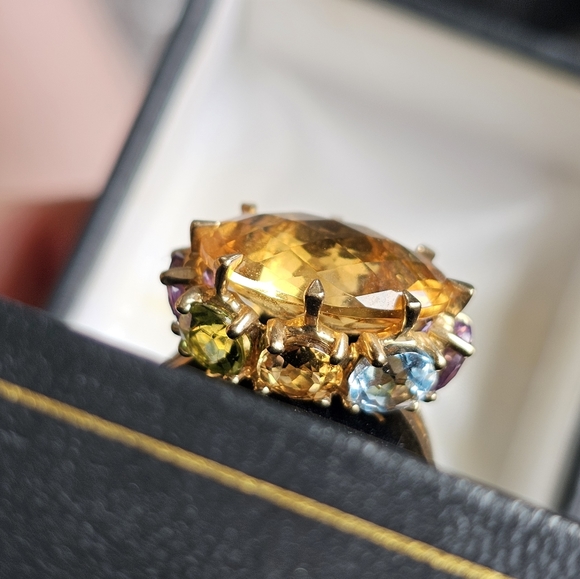 Amazing gemstone ring! Stamped 10k. Large citrine with peridot, blue topaz, amet - Picture 6 of 10